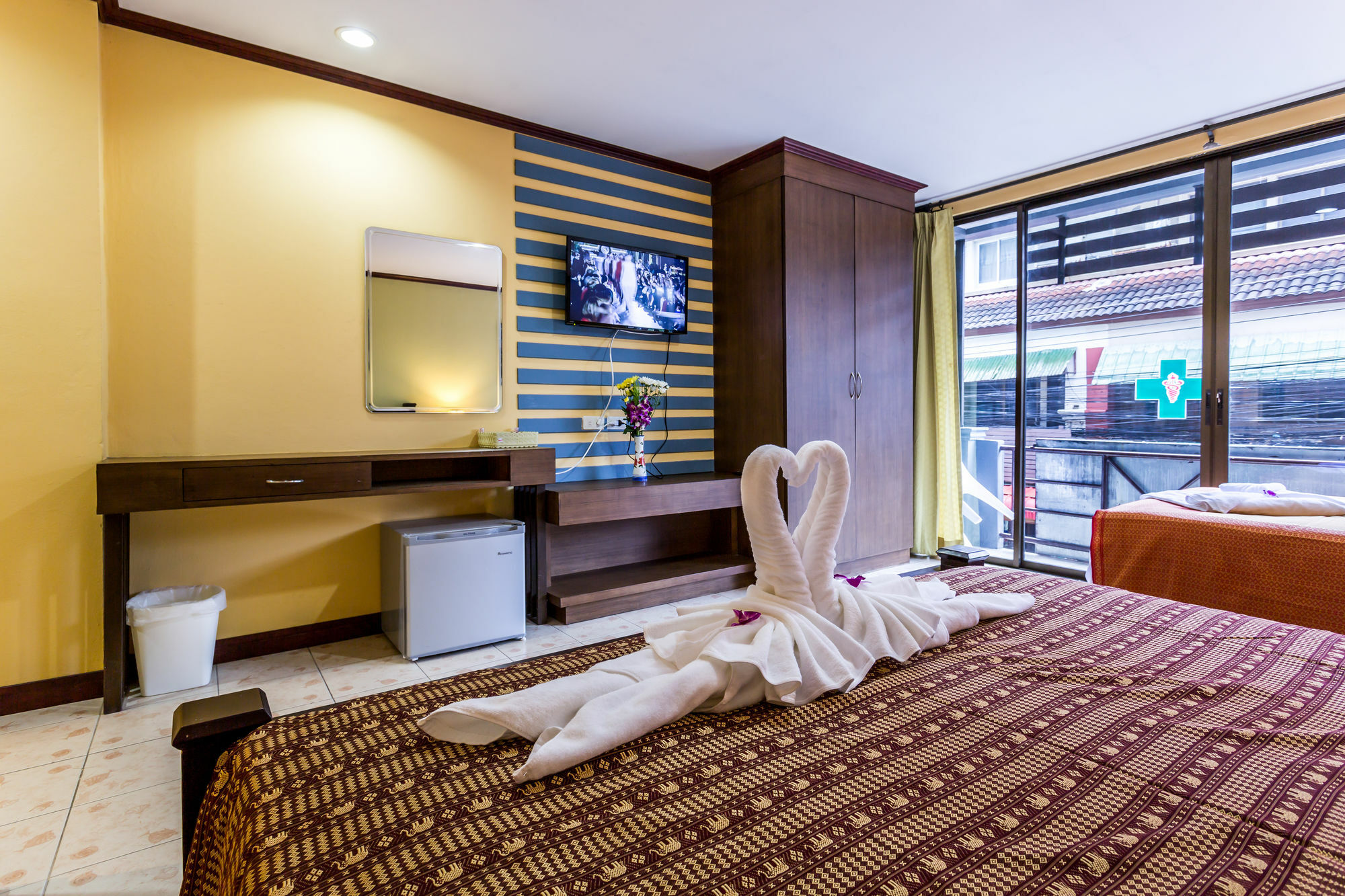 Royal Beach Residence Patong Exterior foto