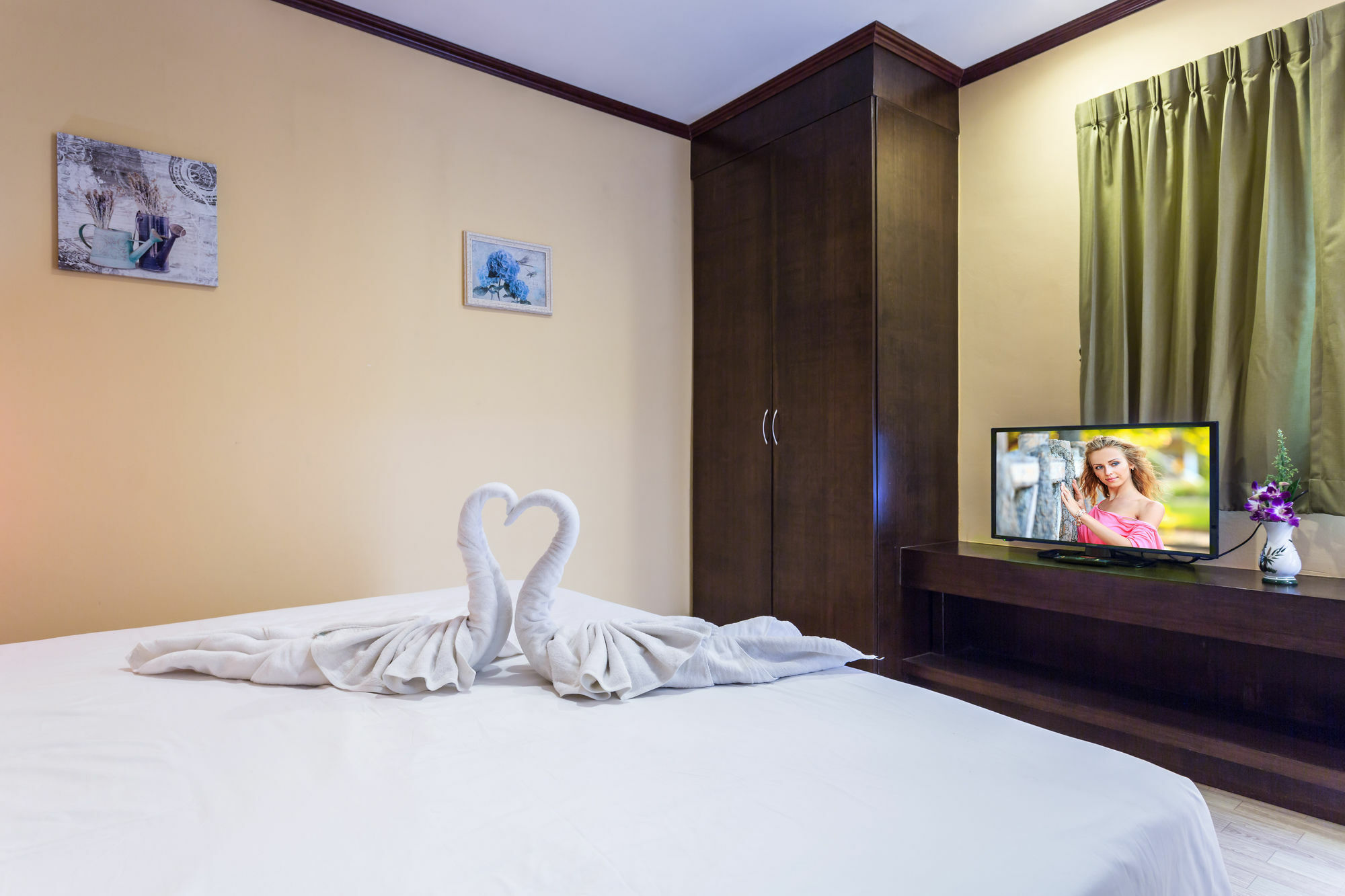 Royal Beach Residence Patong Exterior foto